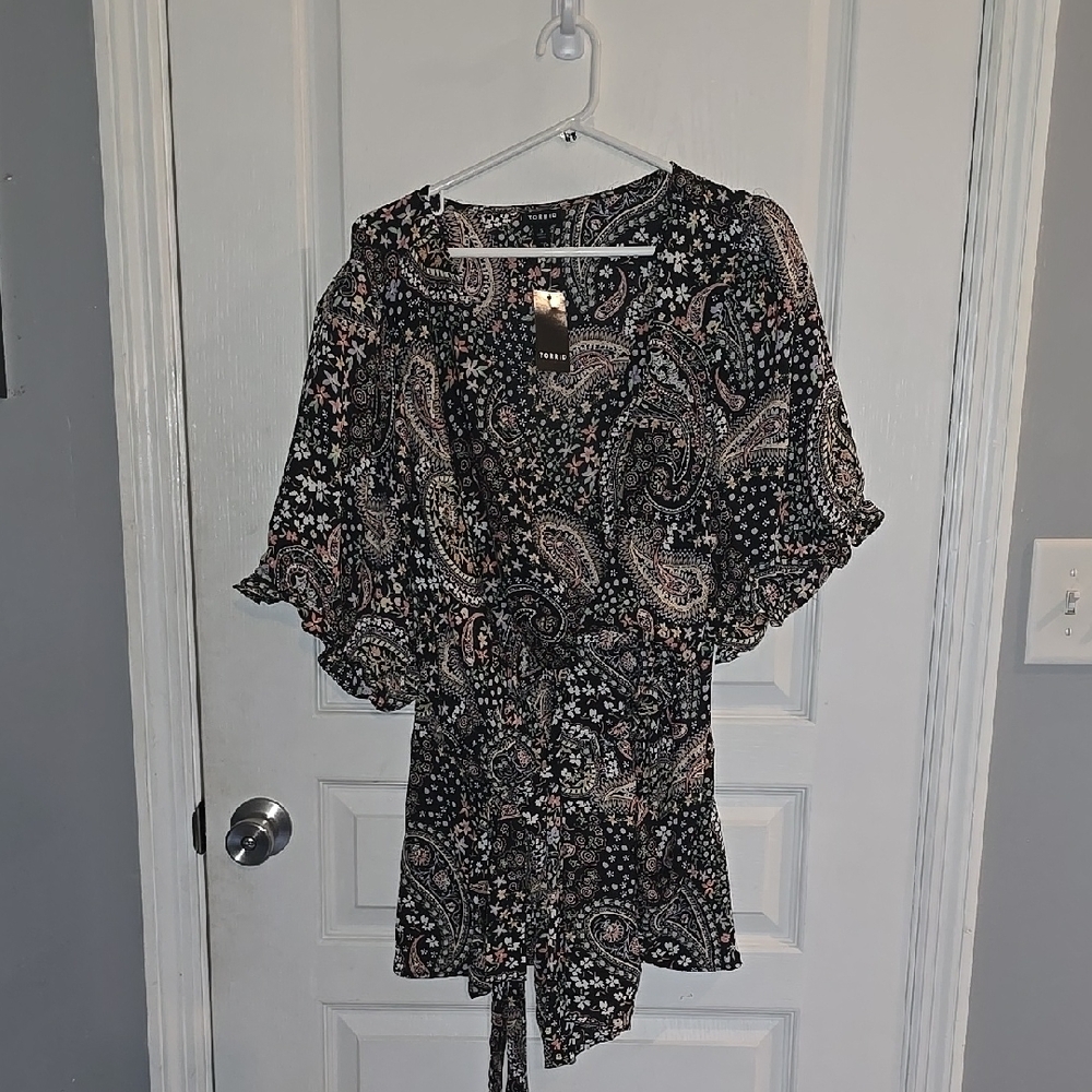 Torrid Women's 5X Paisley Baby Doll Short Sleeve Shirt New w/ Tags!